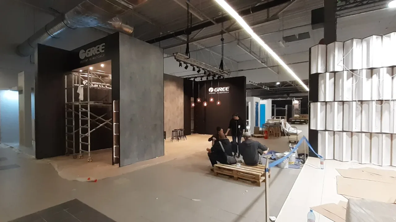 The right technical crew, with roles defined before the hall opens. — ALLEXPO
