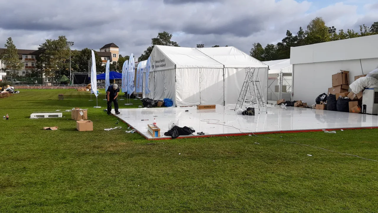 Post-event site logistics around the temporary pavilion structure